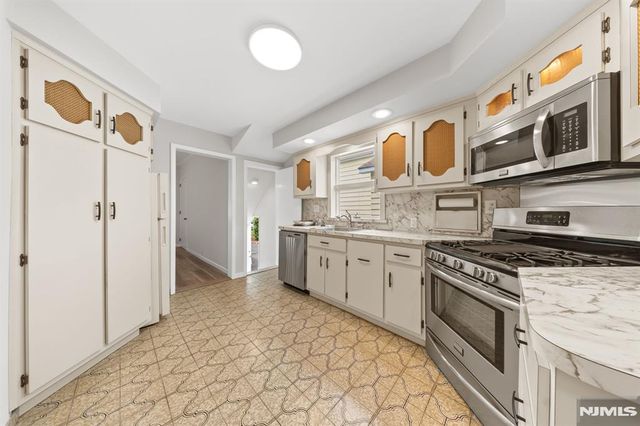 271 Travers Place, Lyndhurst, NJ 07071