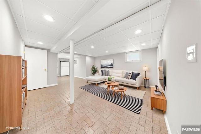 271 Travers Place, Lyndhurst, NJ 07071