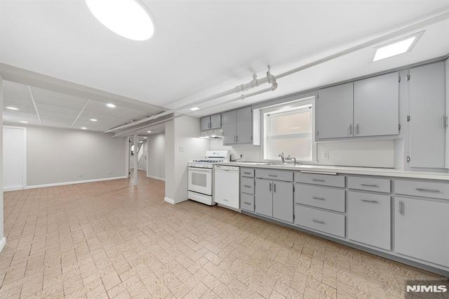 271 Travers Place, Lyndhurst, NJ 07071