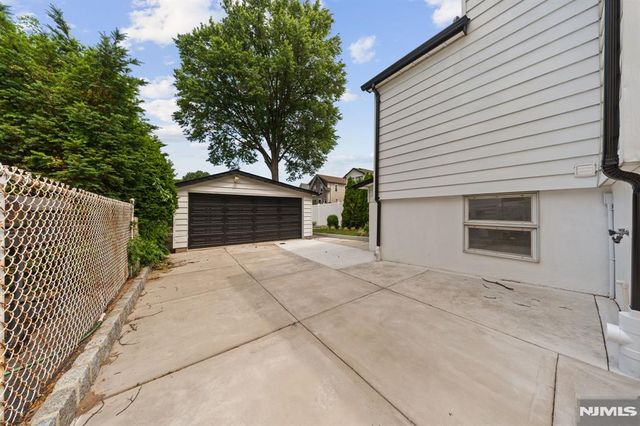 271 Travers Place, Lyndhurst, NJ 07071