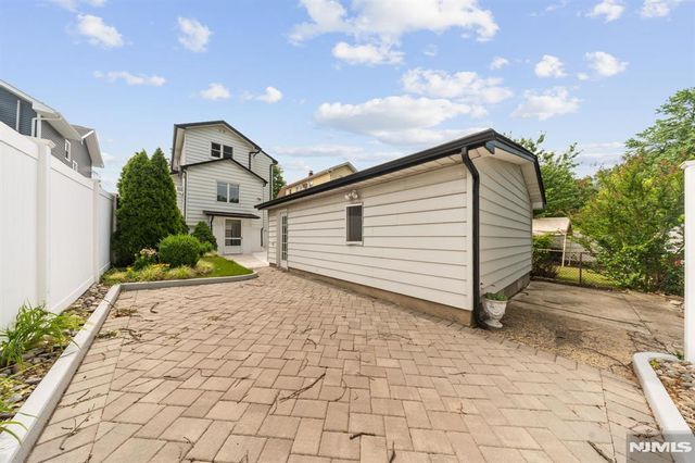 271 Travers Place, Lyndhurst, NJ 07071