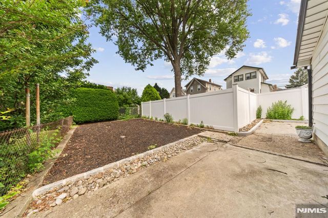 271 Travers Place, Lyndhurst, NJ 07071