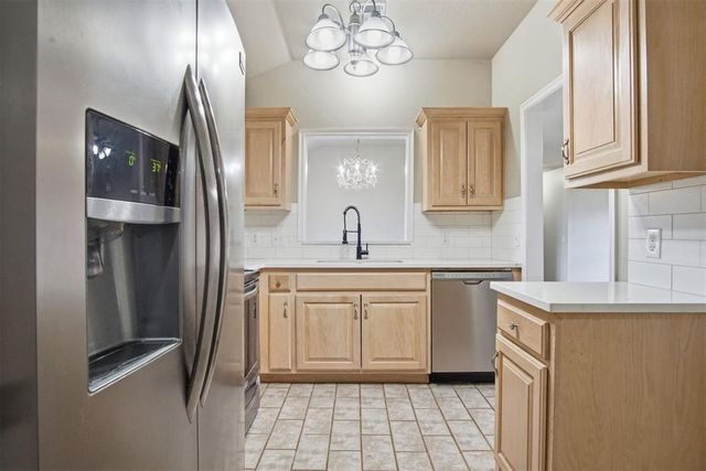 2565 Lynn Lane, Oklahoma City, OK 73120