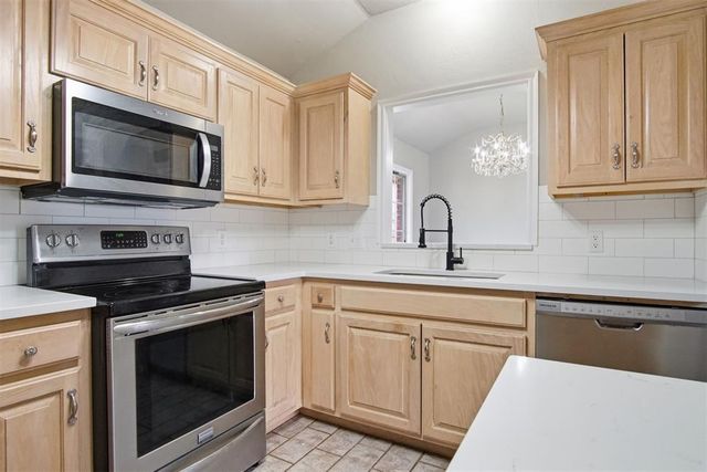 2565 Lynn Lane, Oklahoma City, OK 73120