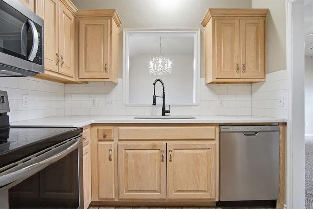 2565 Lynn Lane, Oklahoma City, OK 73120
