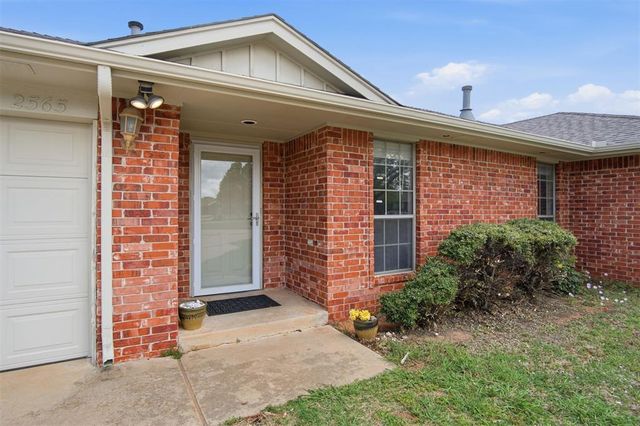 2565 Lynn Lane, Oklahoma City, OK 73120