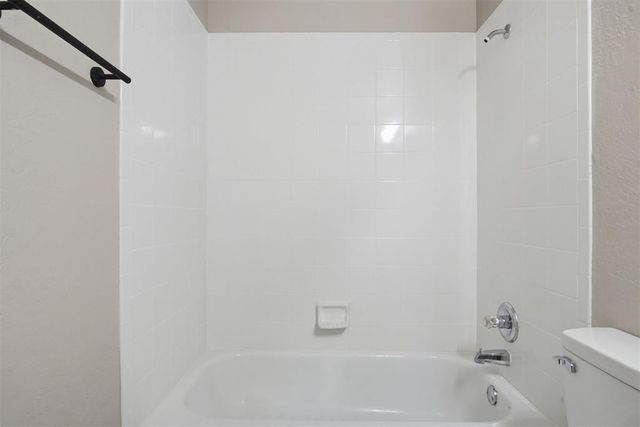 2565 Lynn Lane, Oklahoma City, OK 73120