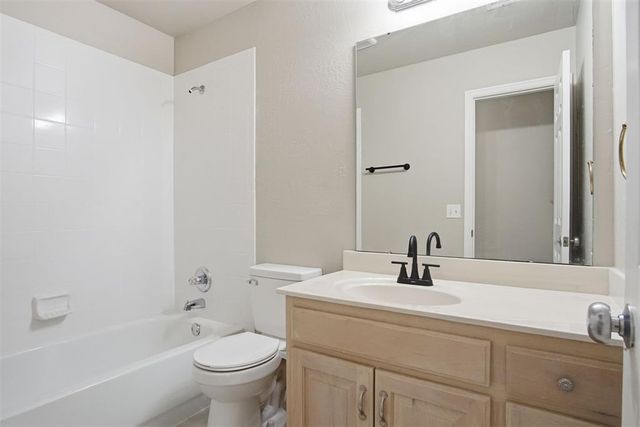 2565 Lynn Lane, Oklahoma City, OK 73120
