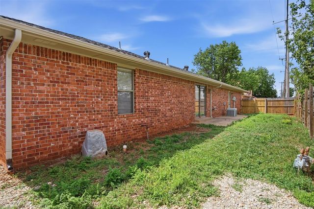 2565 Lynn Lane, Oklahoma City, OK 73120