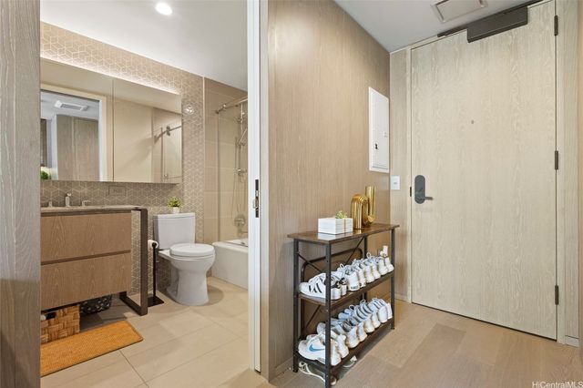 1000 Auahi Street 633, Honolulu, HI 96814