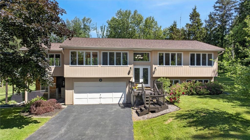 359 Hillside Circle, Macedon, NY 14502