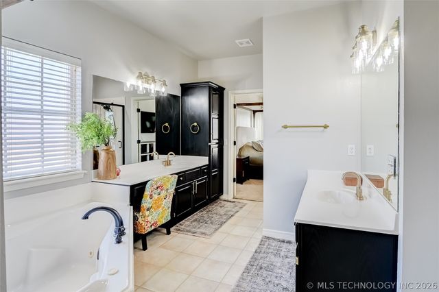 10505 S 217th East Avenue, Broken Arrow, OK 74014