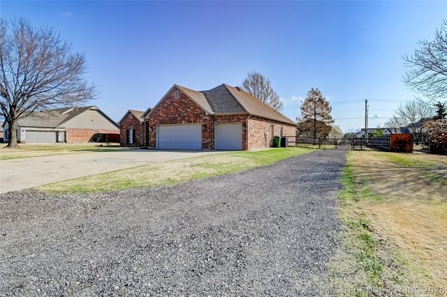 10505 S 217th East Avenue, Broken Arrow, OK 74014