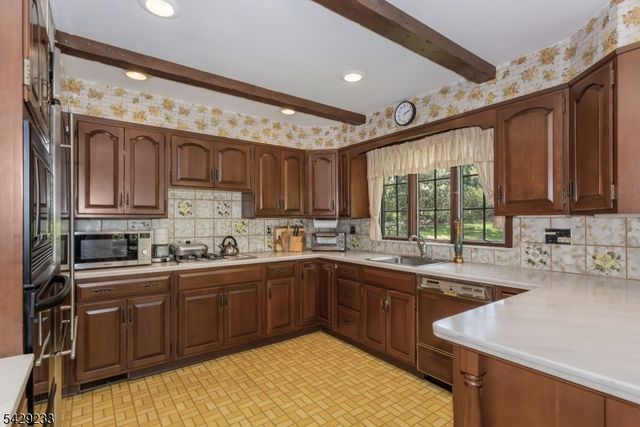 557 Taunton Rd, Wyckoff Twp., NJ 07481