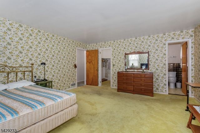 557 Taunton Rd, Wyckoff Twp., NJ 07481