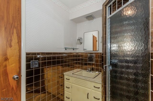 557 Taunton Rd, Wyckoff Twp., NJ 07481