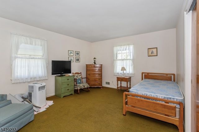 557 Taunton Rd, Wyckoff Twp., NJ 07481