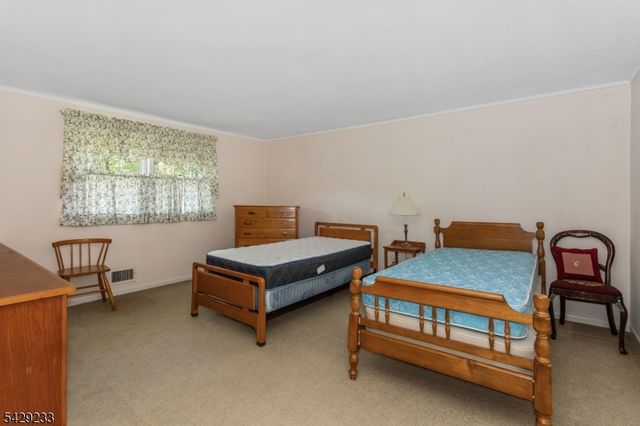 557 Taunton Rd, Wyckoff Twp., NJ 07481