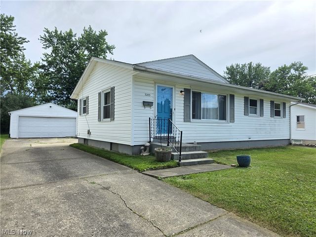 3205 Starlite Drive NW, Warren, OH 44485