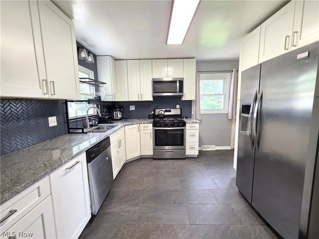 3205 Starlite Drive NW, Warren, OH 44485