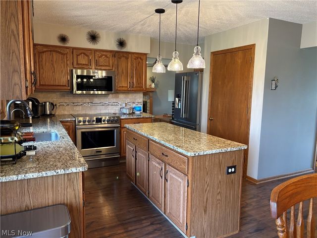 5554 Ashbrook Street, Louisville, OH 44641