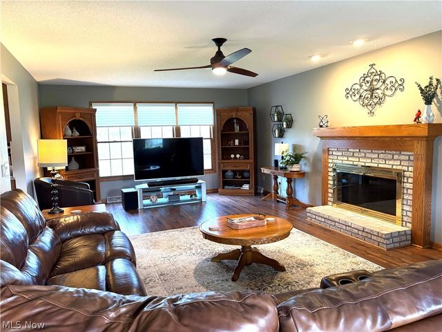 5554 Ashbrook Street, Louisville, OH 44641