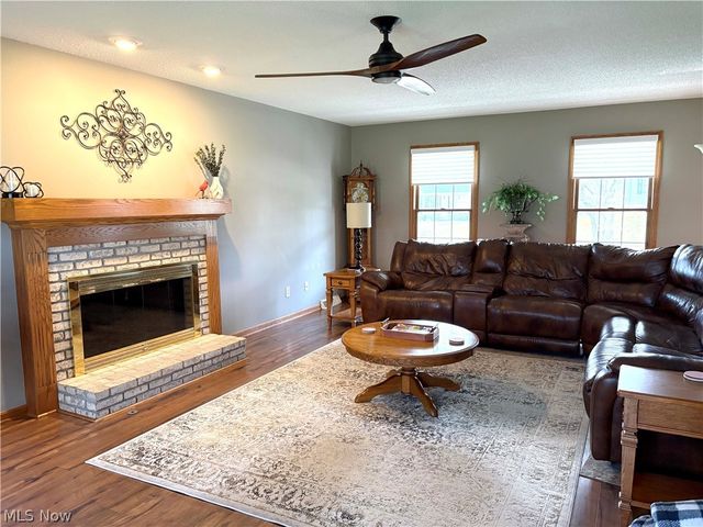 5554 Ashbrook Street, Louisville, OH 44641