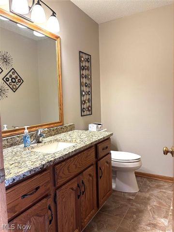 5554 Ashbrook Street, Louisville, OH 44641