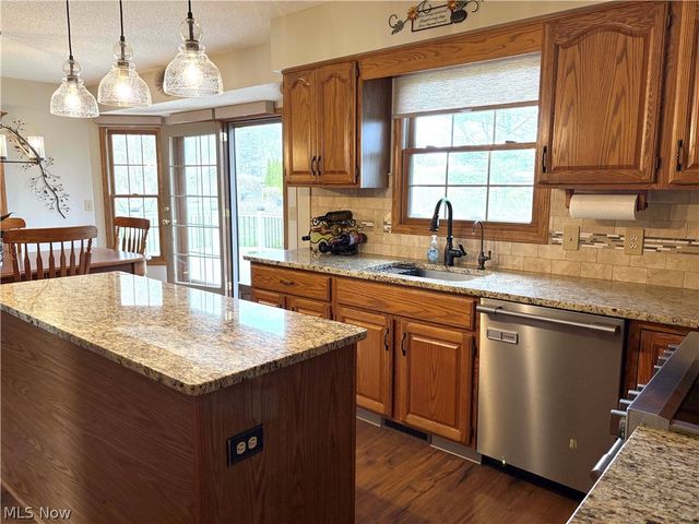 5554 Ashbrook Street, Louisville, OH 44641