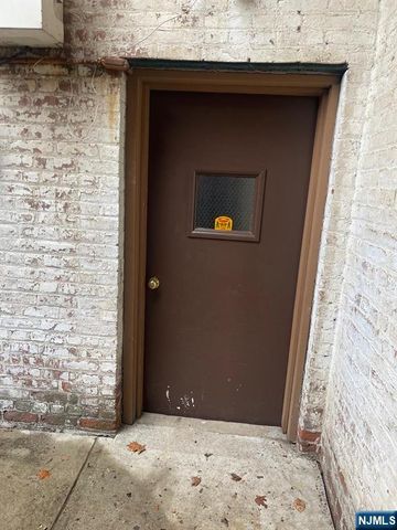 303 Hamilton Avenue Bas 1, Hackensack, NJ 07601