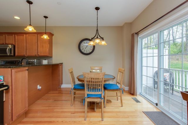 89 Woodview Way, Manchester, NH 03102