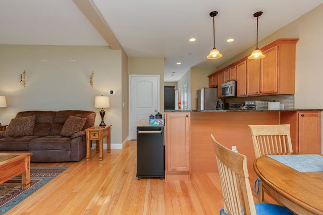 89 Woodview Way, Manchester, NH 03102