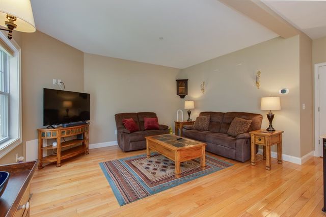 89 Woodview Way, Manchester, NH 03102