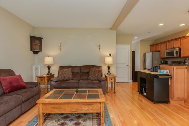89 Woodview Way, Manchester, NH 03102