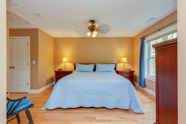 89 Woodview Way, Manchester, NH 03102