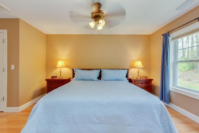 89 Woodview Way, Manchester, NH 03102