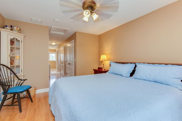 89 Woodview Way, Manchester, NH 03102