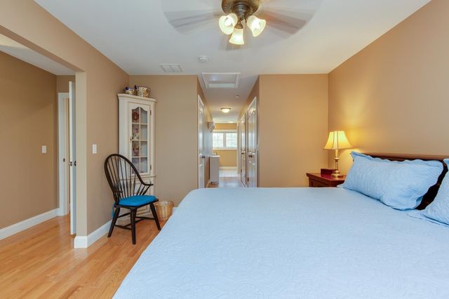 89 Woodview Way, Manchester, NH 03102