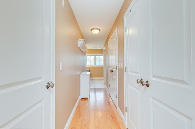 89 Woodview Way, Manchester, NH 03102