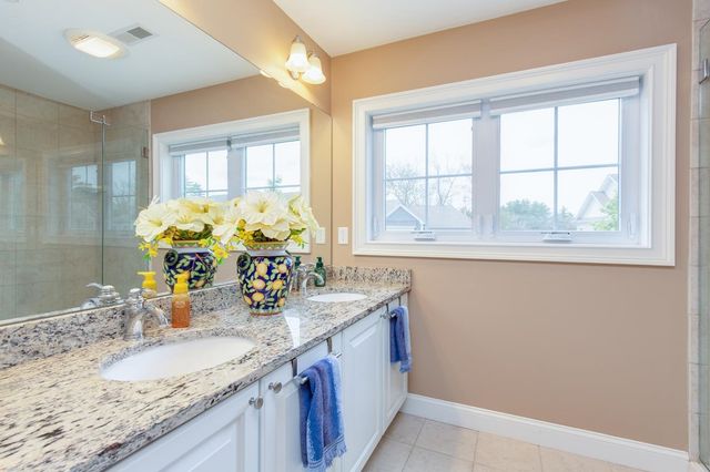 89 Woodview Way, Manchester, NH 03102