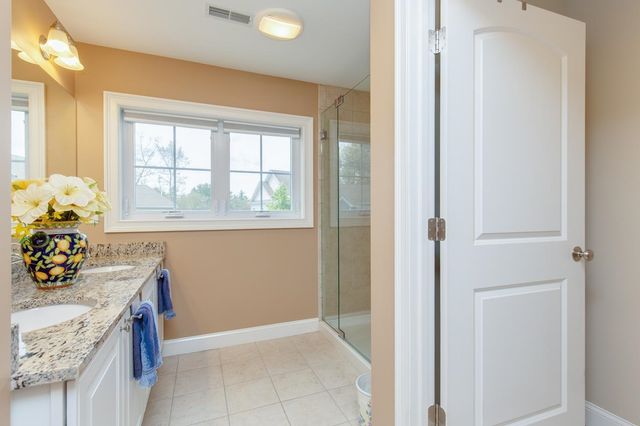 89 Woodview Way, Manchester, NH 03102