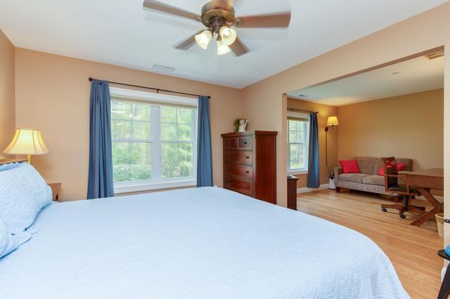 89 Woodview Way, Manchester, NH 03102