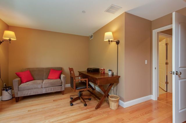89 Woodview Way, Manchester, NH 03102