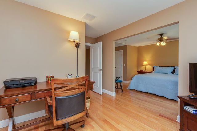 89 Woodview Way, Manchester, NH 03102
