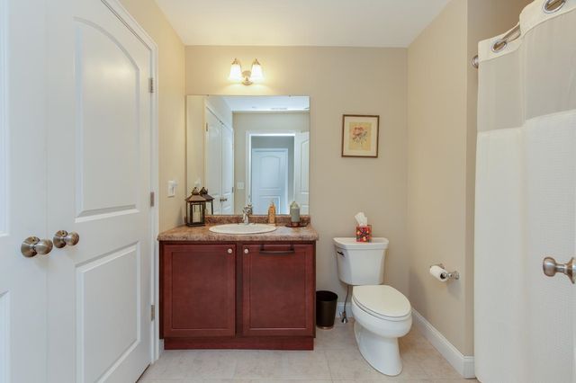 89 Woodview Way, Manchester, NH 03102