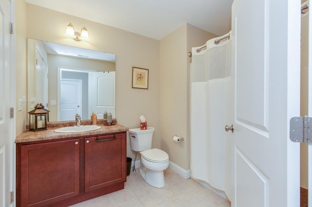 89 Woodview Way, Manchester, NH 03102