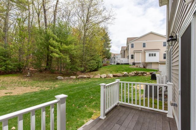 89 Woodview Way, Manchester, NH 03102
