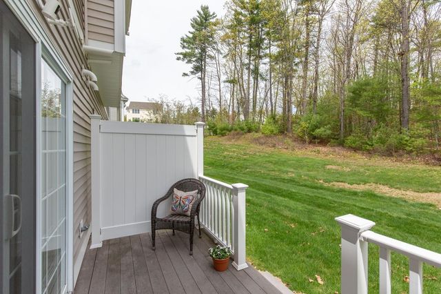 89 Woodview Way, Manchester, NH 03102