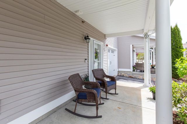 89 Woodview Way, Manchester, NH 03102
