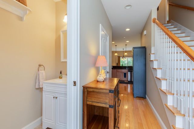 89 Woodview Way, Manchester, NH 03102